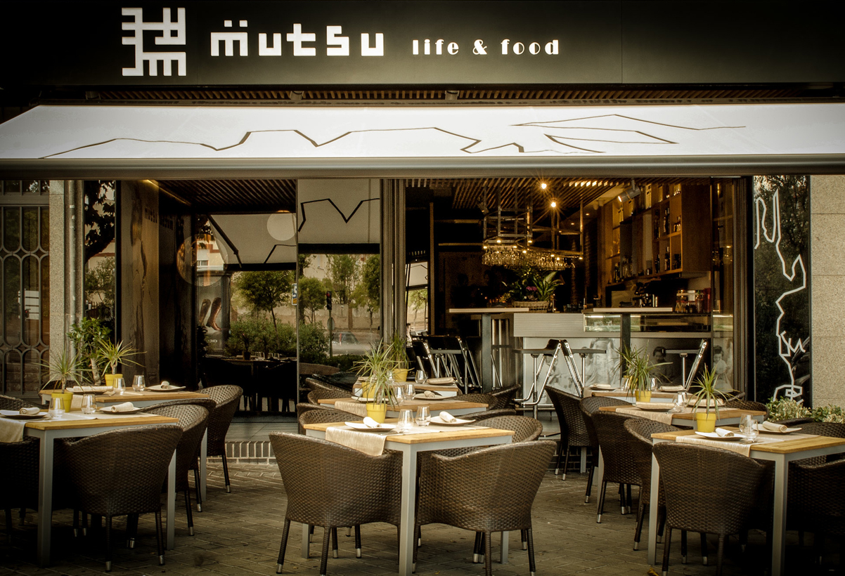 Javier F.C. – Dingting C. CHCO Arquitectura, Arquitectos Directores Restaurante Mutsu.